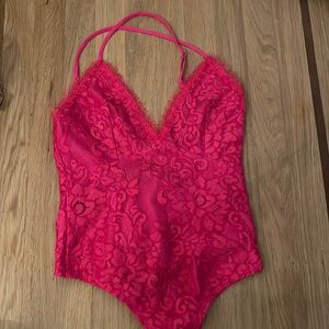 Nbd x naven lynn bodysuit in magenta